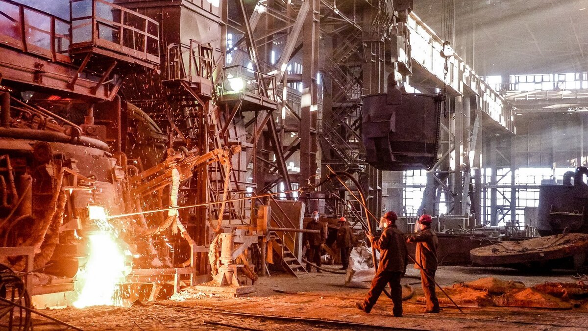    Удмуртская Республика, несмотря на относительно небольшую занимаемую площадь (0,2% территории страны) и численность населения (1%), вносит заметный вклад в экономику РФ. В 2022 году Удмуртия «внесла» в ВРП всех субъектов Российской Федерации 842 млрд рублей (0,7%), сообщает 9 июня Удмуртстат.