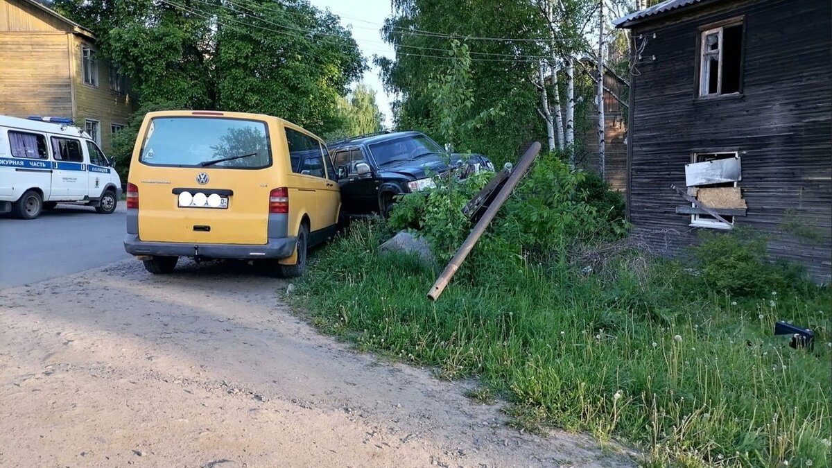     Кадрами с места аварии поделились сотрудники Госавтоинспекции в соцсетях.