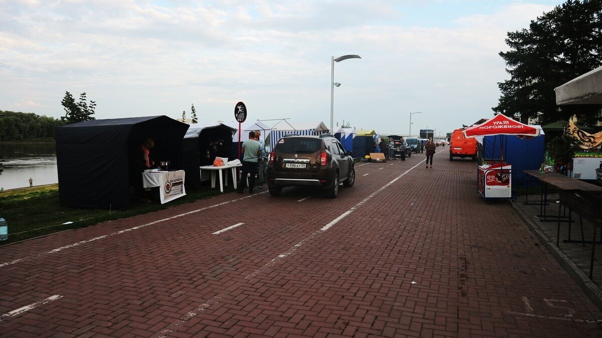     В Нижнем Новгороде ищут организацию, которая поможет с оснащением и обустройством площадок, на которых будут организованы праздничные городские ярмарки. Подрядчику власти готовы заплатить свыше 9,7 млн рублей. Информация размещена на официальном портале госуслуг.