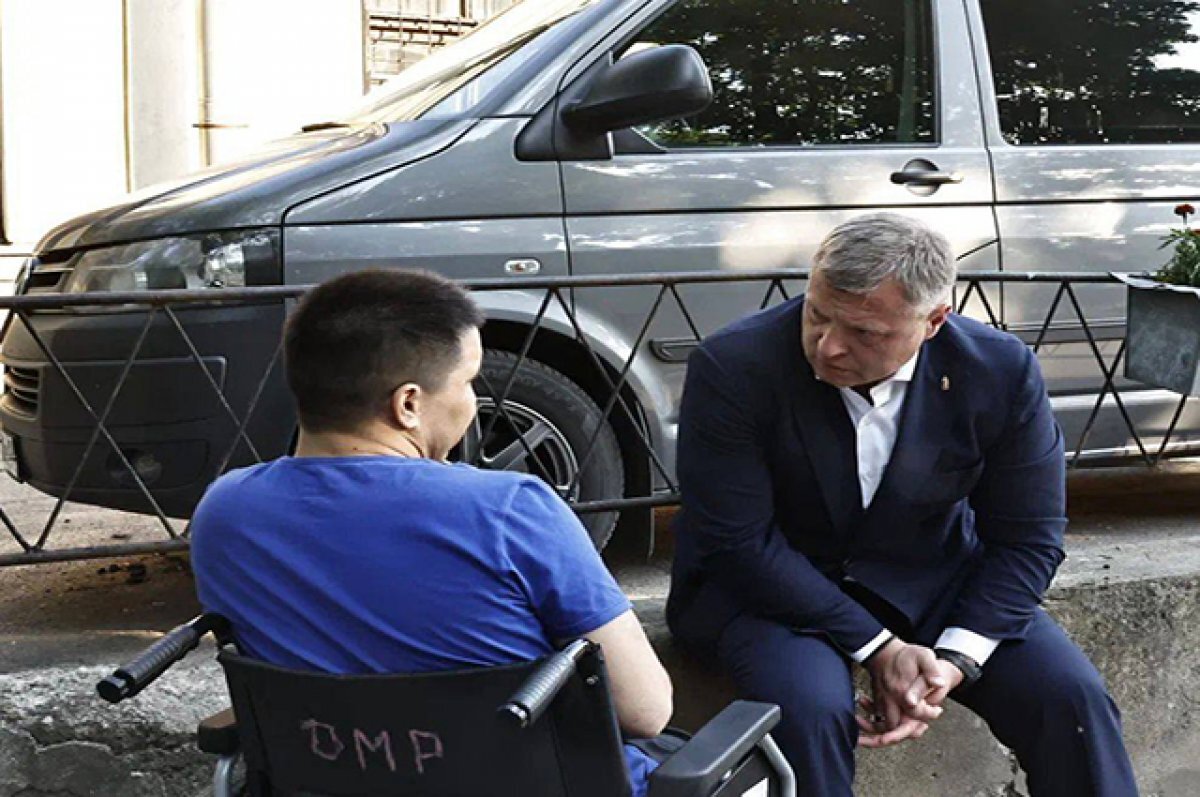    Бабушкин навестил бойца СВО, перенесшего 11 операций и ампутацию ноги