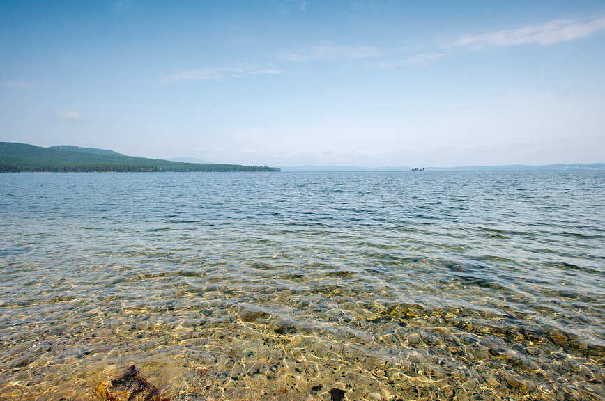 Россия, Урал, Челябинская, озеро Тургояк летом, вода утром © Александр Циликин / Фотобанк Лори
