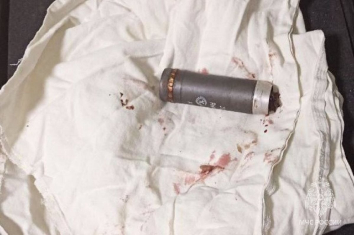    В Донецке врачи и пиротехники извлекли из военного взрывоопасный предмет