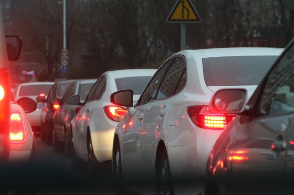 По данным Росгосстраха, каждый пятый автомобилист попадал в ДТП в пробке |  АиФ – Урал | Дзен