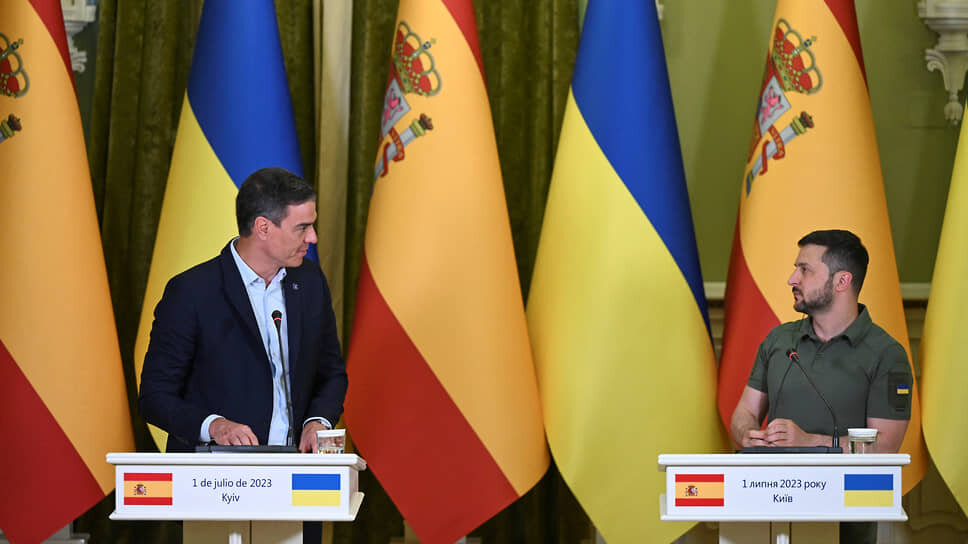 Фото: Viacheslav Ratynskyi / Reuters📷Премьер-министр Испании Педро Санчес (справа) и президент Украины Владимир Зеленский
