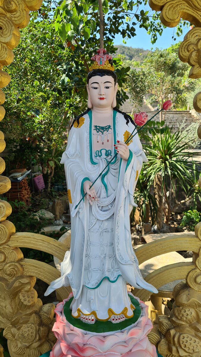 Попросим финансовой благосклонности у Гуаньинь, если только это она