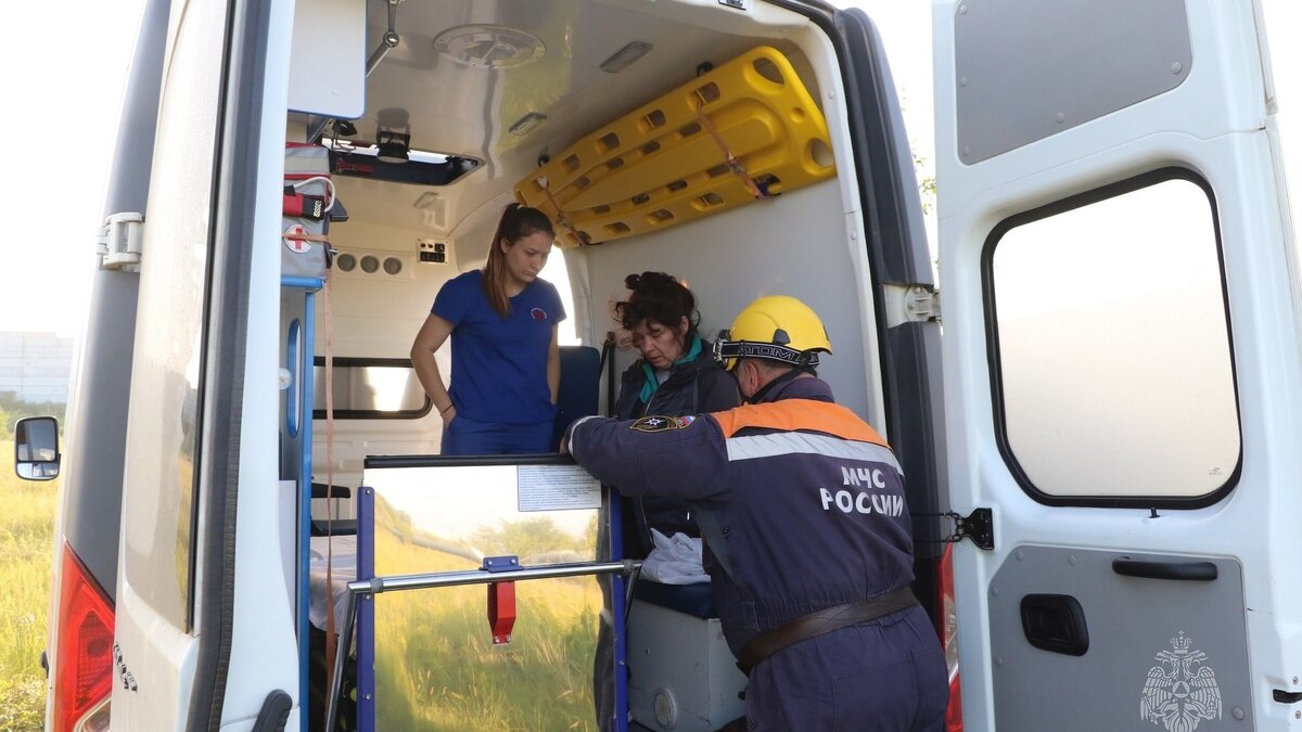     В Таштыпском районе туристке стало плохо на горячих источниках. Несколько дней ей становилось все хуже, пока ее не забрали на вертолете спасатели.