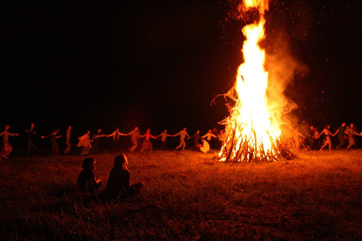 Фото: https://www.mirf.ru/wp-content/uploads/2021/06/Ivan_Kupala_Day-2048x1365.jpg