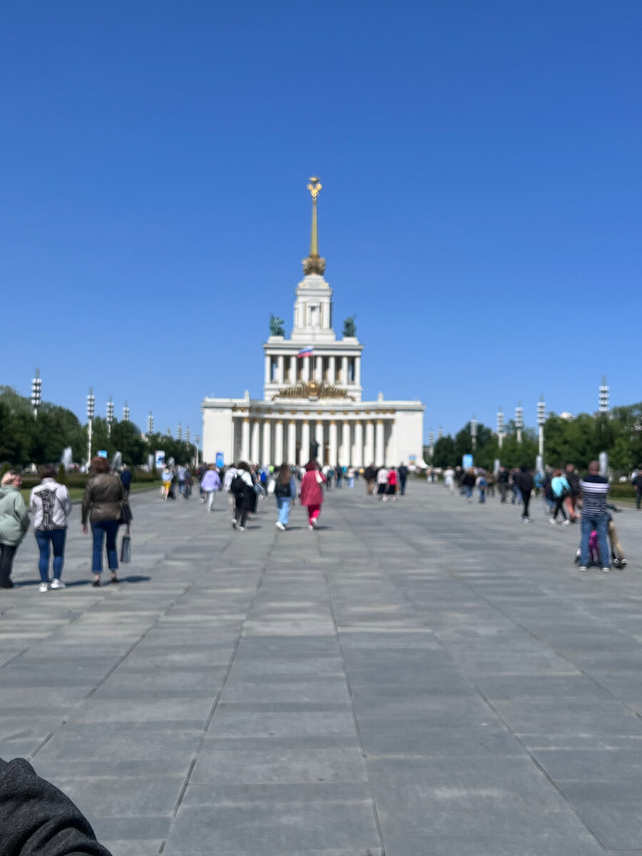 Люблю гулять по ВДНХ, жаль, далеко от дома