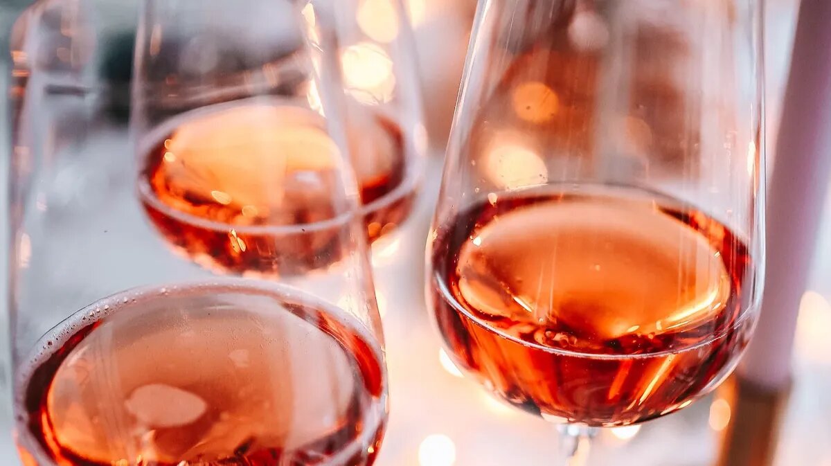 Для секса пьют красное вино мужчины. Фото: www.piqsels.com