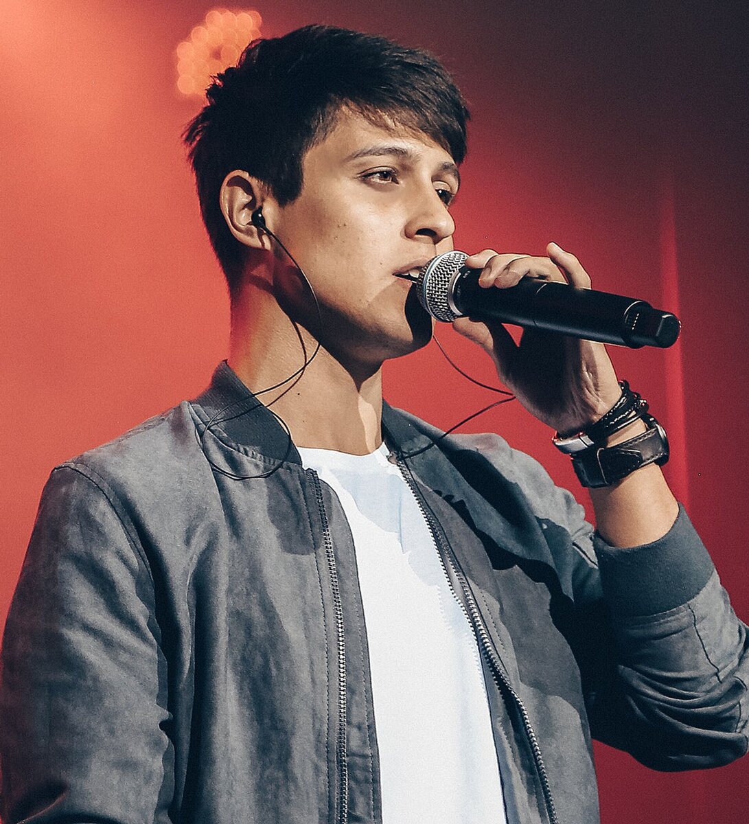 Поёт Хабиб Шарипов