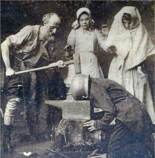 Лечение головной боли. Фото 1895 года