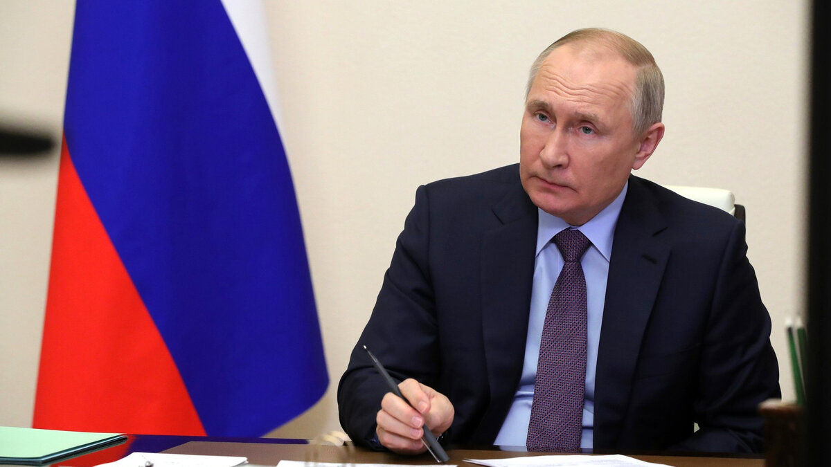     Президент России Владимир Путин действительно встречался с основателем частной военной компании «Вагнер» Евгением Пригожиным и командирами ЧВК, сообщил пресс-секретарь главы государства Дмитрий Песков.