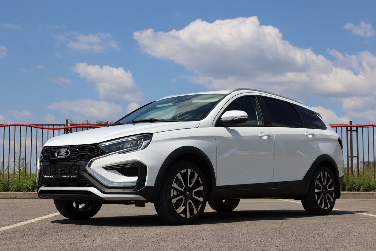 Lada Vesta NG SW Cross с 8-клапанным 90-сильным мотором.