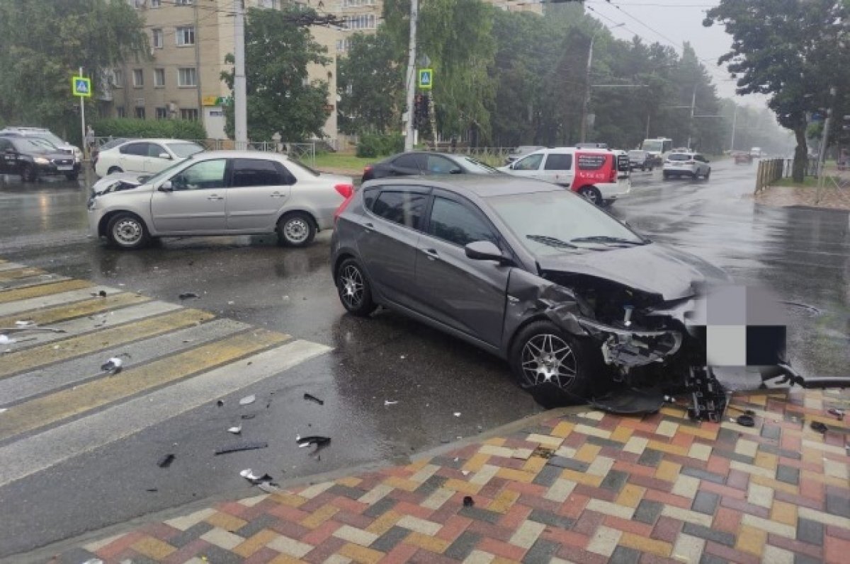    Четыре человека, включая младенца, пострадали в автоаварии на Ставрополье