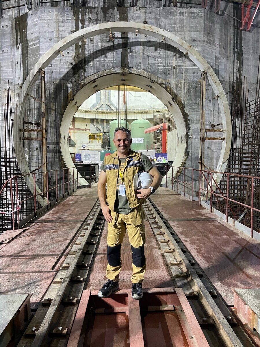 Александр Ласько. Период монтажа реактора энергоблока АЭС "Руппур" (Бангладеш). Фото из личного архива