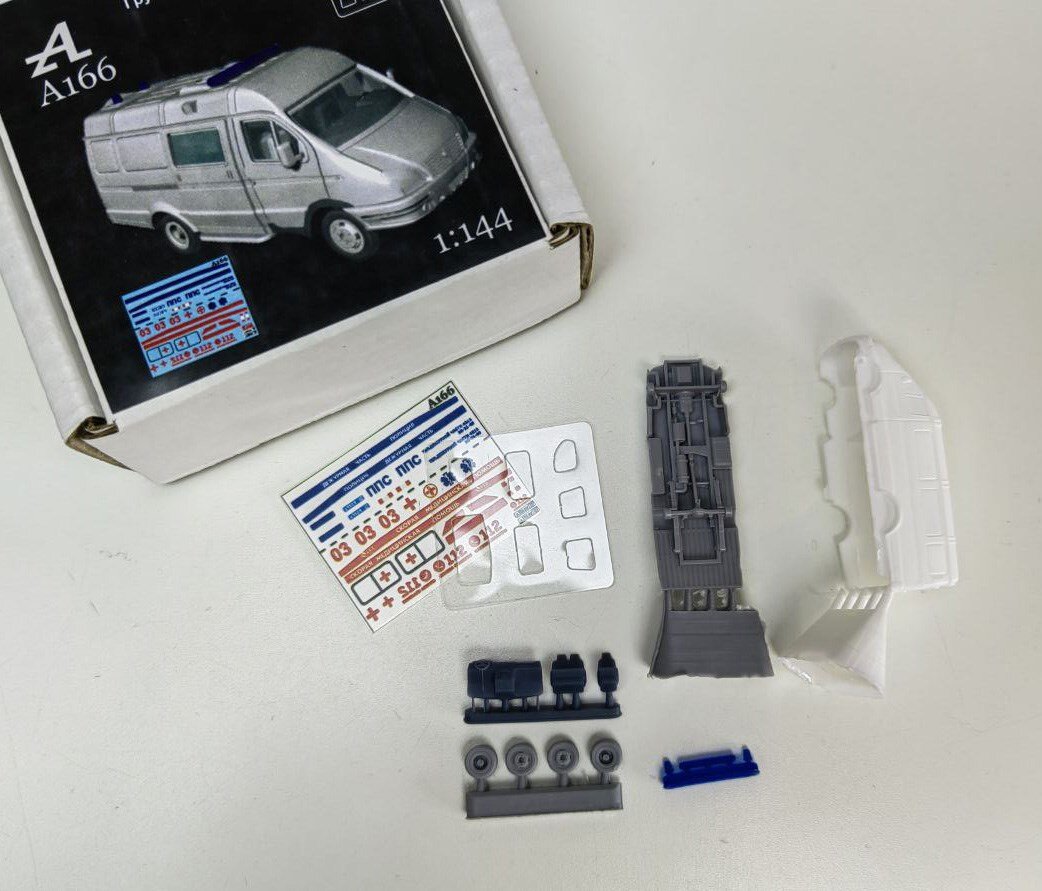 Пара боксартов от Звезды, Abrams от Meng, экипаж Hetzer от Stalingrad и другие новинки сборных моделей.