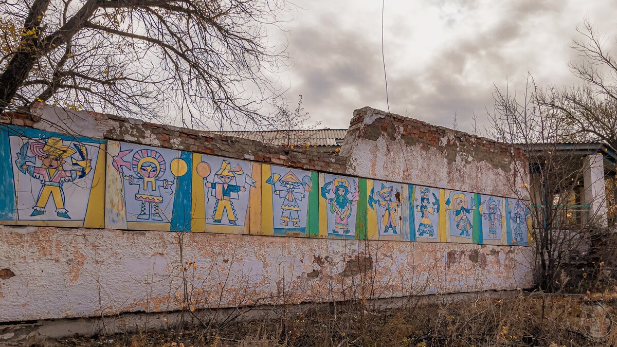 Что же так сильно «стеснялся», показать сторож заброшенного пионерлагеря?