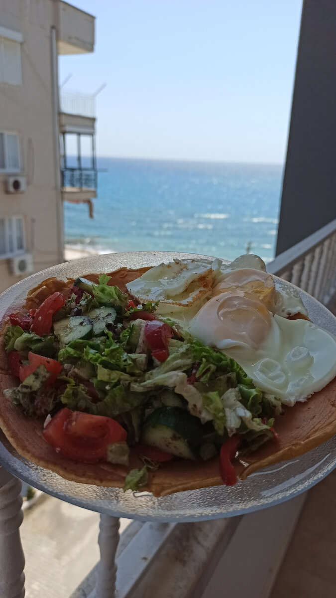 Не забываем в салаты добавлять кунжут. Это отличный источник кальция