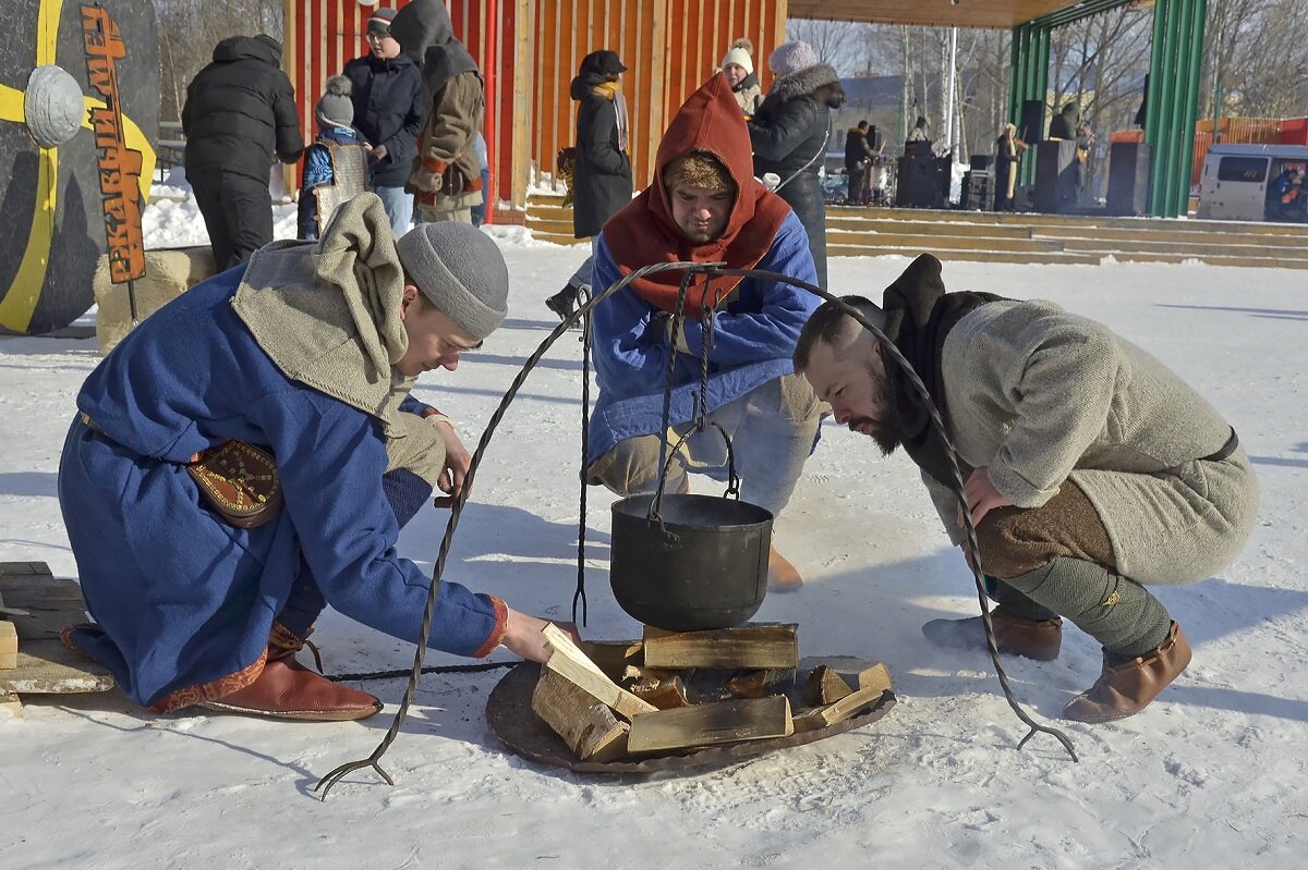 Пора помогать