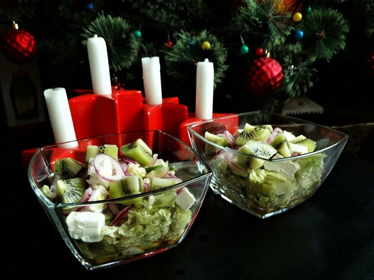 Салат был приготовлен в новогодние праздники из того, что было в холодильнике