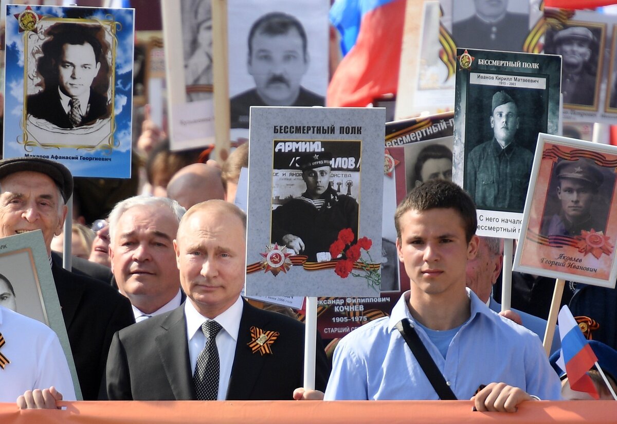 Путин с портретом отца Бессмертный полк