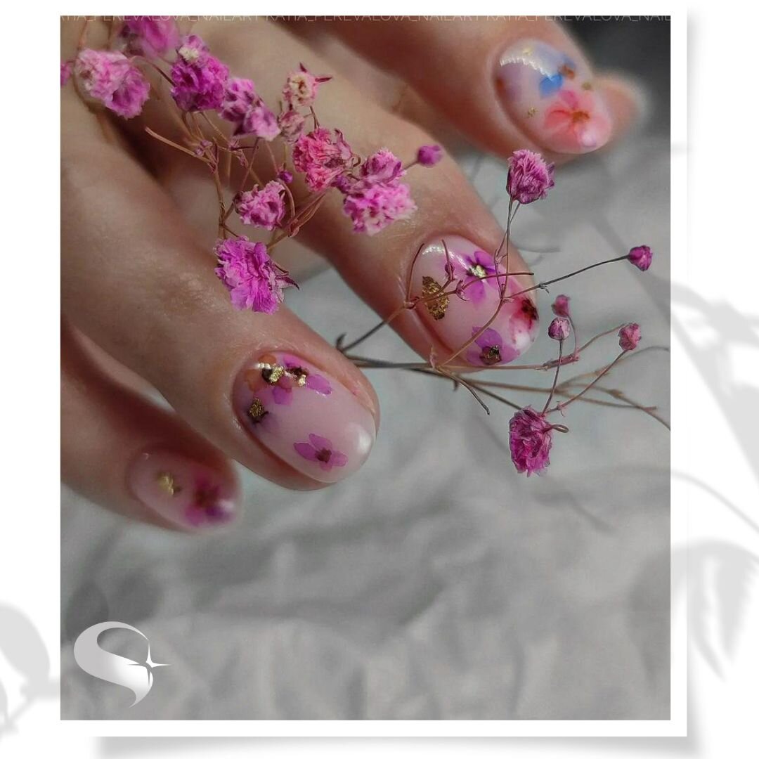 Ногти в цветочек: 7 дизайнов, которые стоит попробовать этой весной