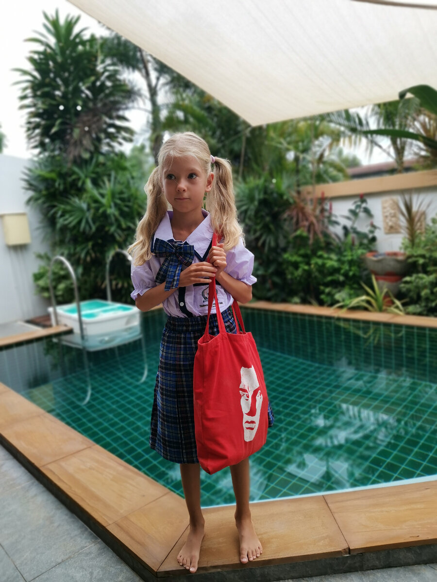 Первый раз в первый класс. Катюше 6 лет. Фото автора