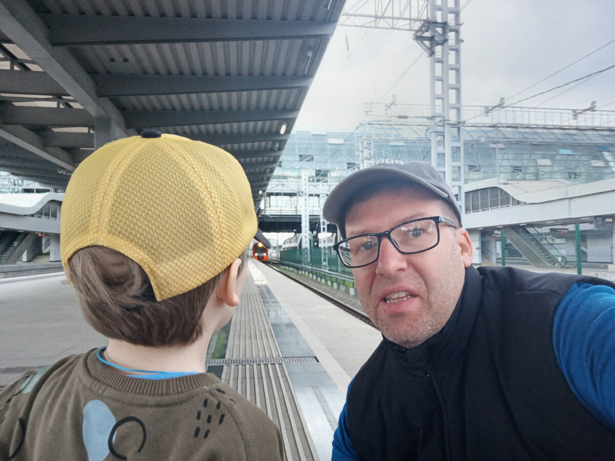 Встречаем ласточку 🚝 на ж/д вокзале Адлера