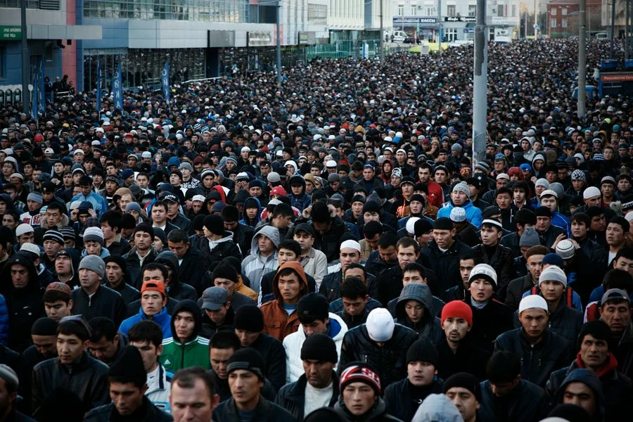 Москва.  Апрель 2023 год. Молодые здоровые, Оружие в руки и армия.                      Действия чиновников надо расценивать как диверсию, как предательство - измену Родине.