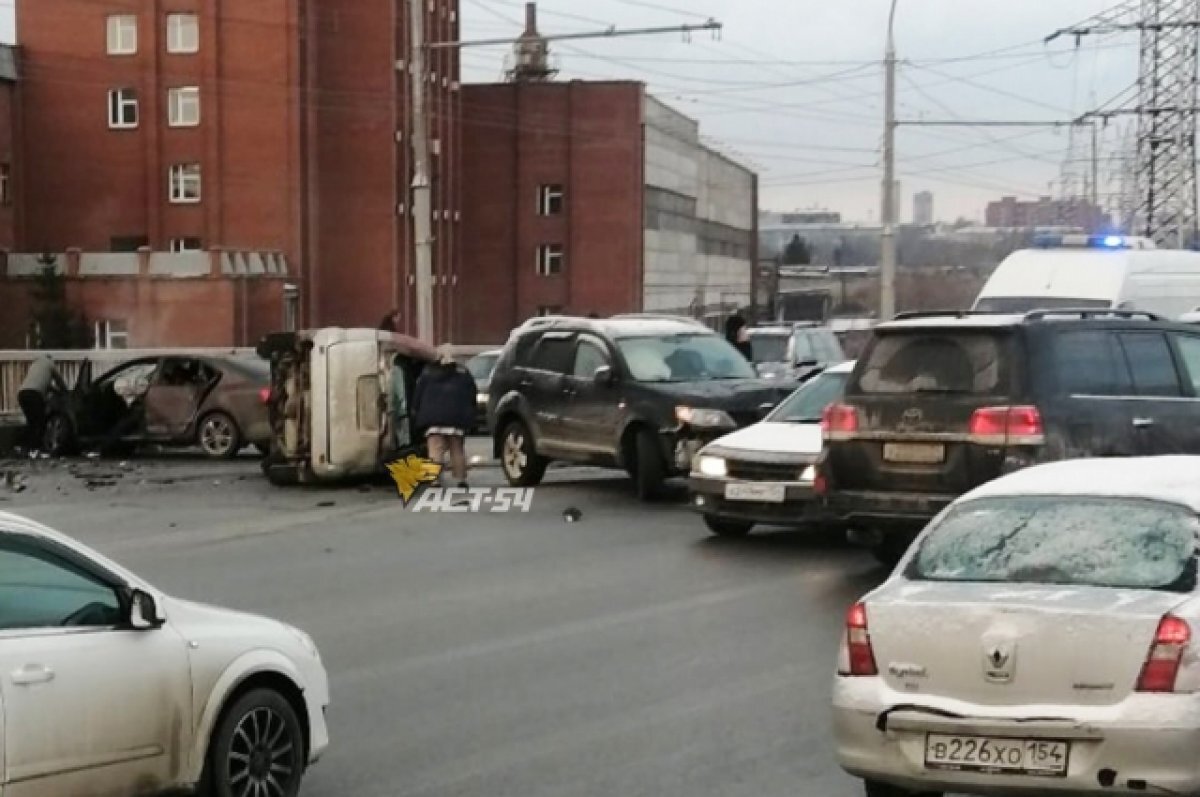    Раскрыты подробности массового ДТП на Димитровском мосту в Новосибирске