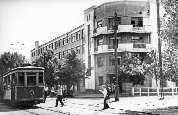 4-х этажное здание универмага г.Шахты