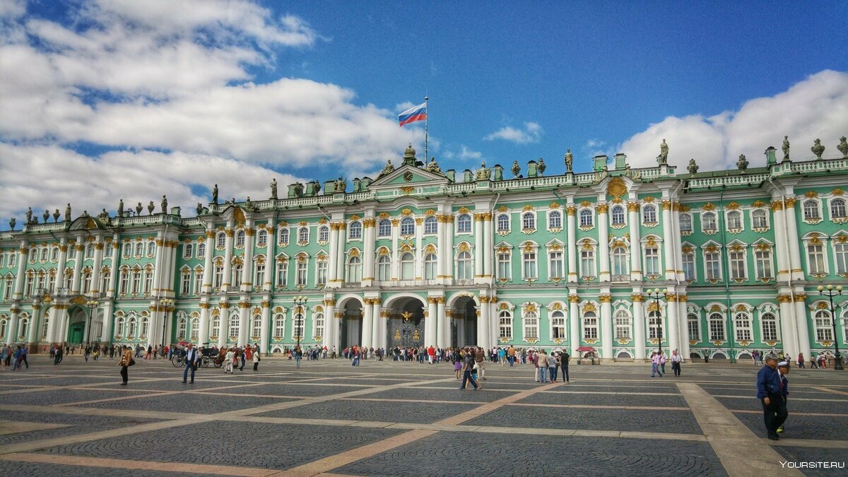 Зимний дворец в любую погоду блистателен