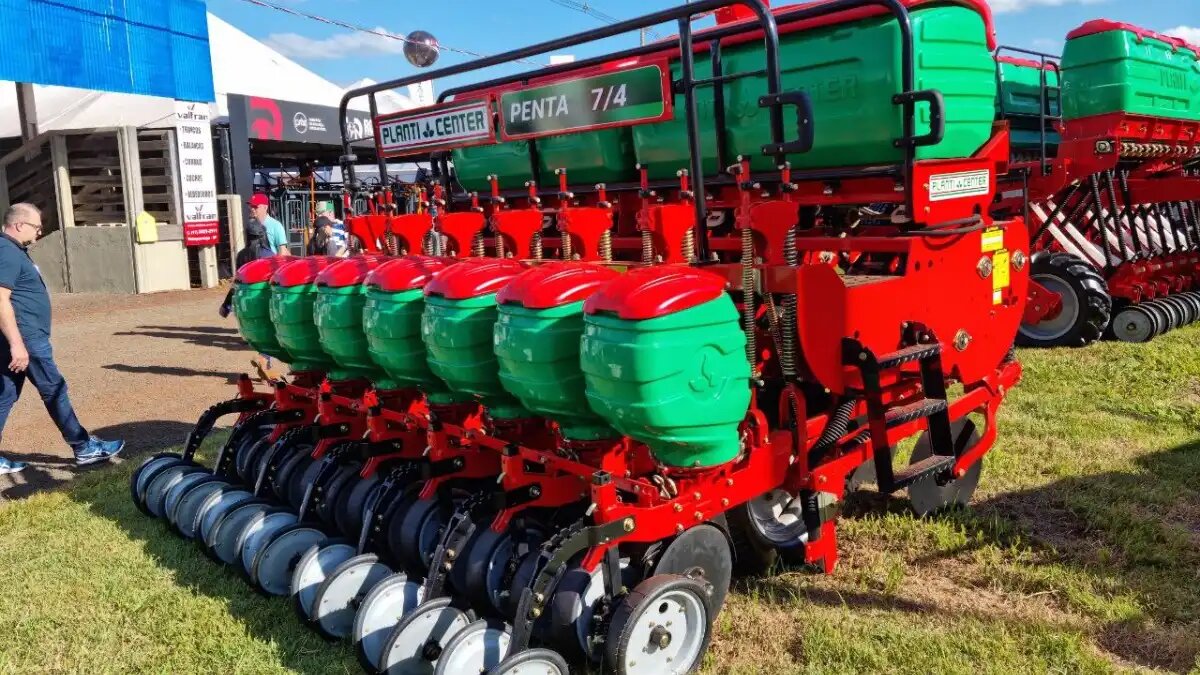 Фото: glavpahar.ru Бразильская сеялка Penta 7/4 на выставке-ярмарке Agrishow 2023