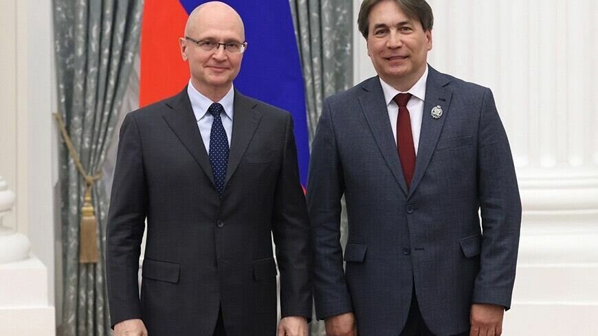     Первый заместитель руководителя администрации президента России Сергей Кириенко наградил знаком почетного работника жилищно-коммунального хозяйства страны заместителя главы исполкома Казани Искандера Гиниятуллина. Об этом рассказали в городской администрации.