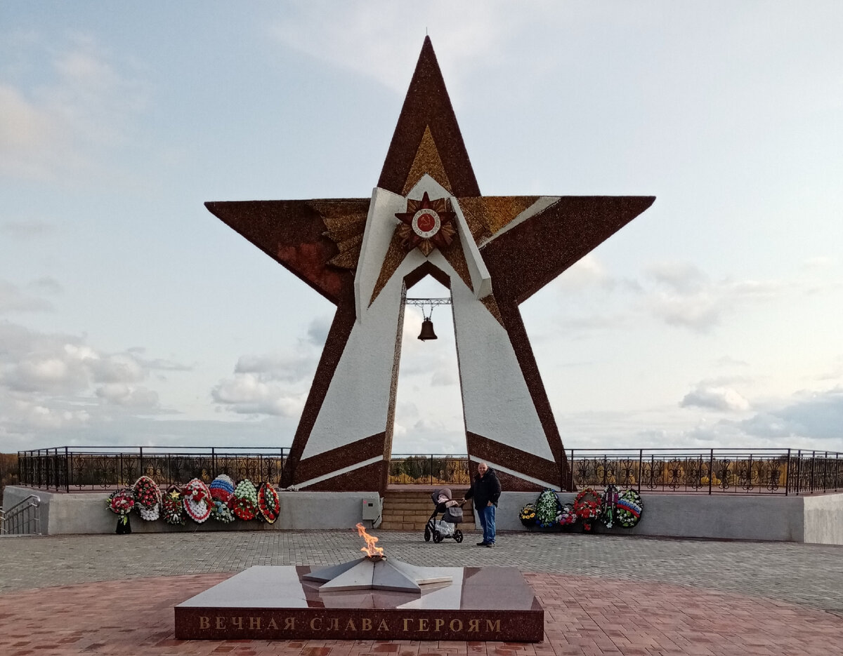 "... Люди! Покуда сердца стучатся, — помните!Какою ценой завоёвано счастье, — пожалуйста, помните!" (из поэмы Р. Рождественского «Реквием (Вечная слава героям...)», 1962)