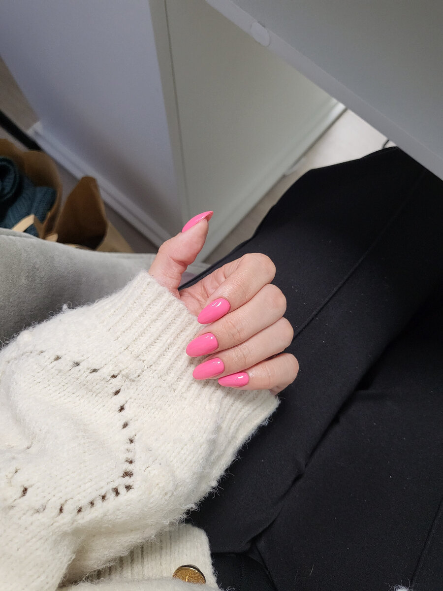 Маникюр, который мне сделал мастер из салона