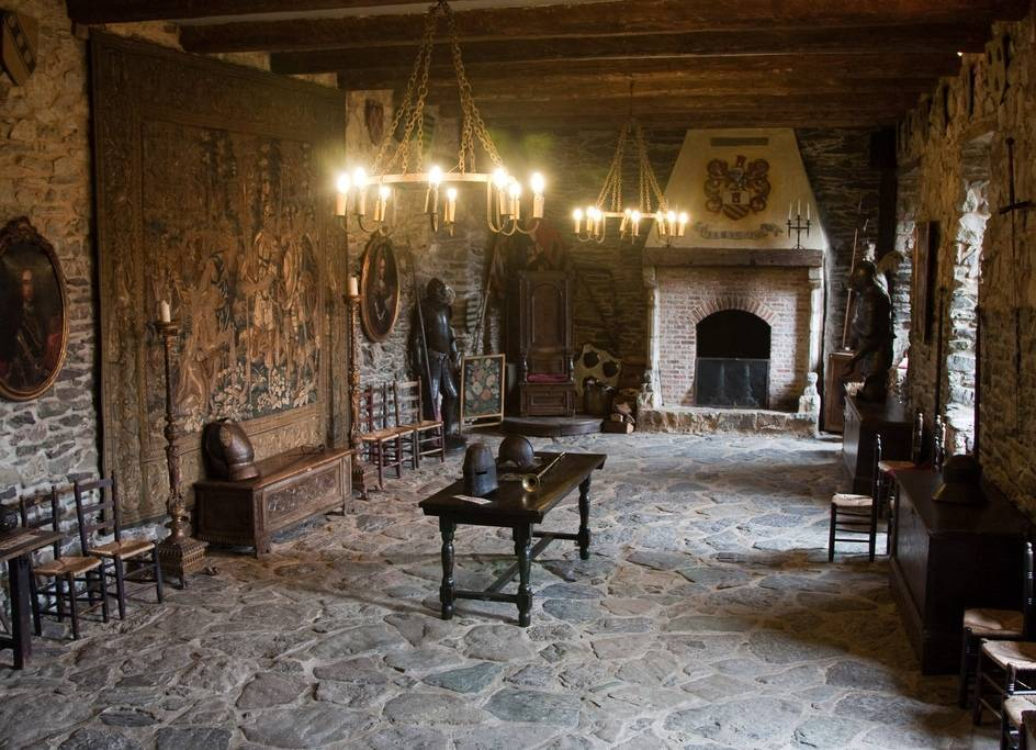 Зал в старинном замке. Мейдерслот замок интерьер. Оравский замок внутри. Шильонский замок Рыцарский зал. Замок Кршивоклат внутри.