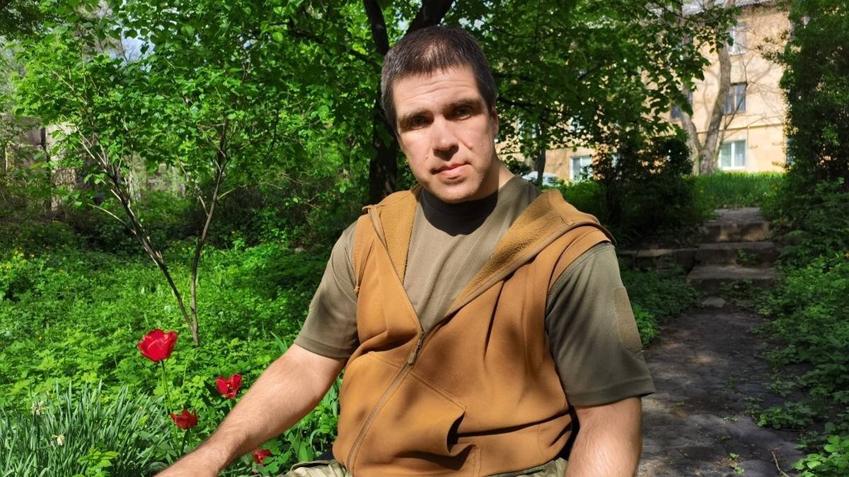    Житель Донецкой Народной Республики Влад с позывным «Филин» один из первых вступил в народное ополчение Донбасса / Фото: Александр Зосимов / Вечерняя Москва