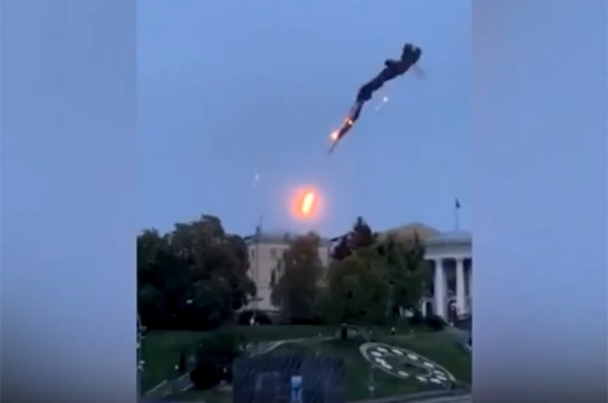    Вечером 4 мая военный беспилотник «Байрактар» был сбит силами ПВО над центром Киева.