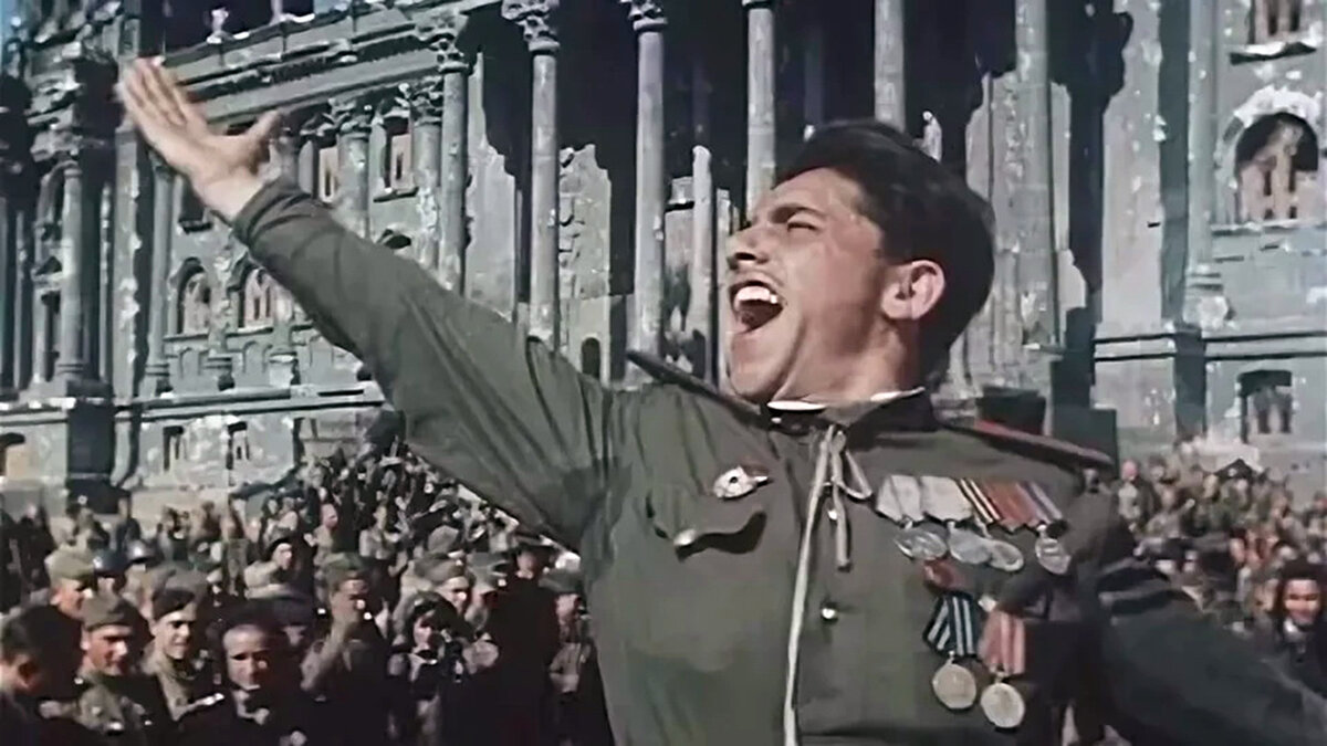 Кадр из фильма "Падение Берлина" взято с сайта: https://www.kinopoisk.ru/media/article/4001499/