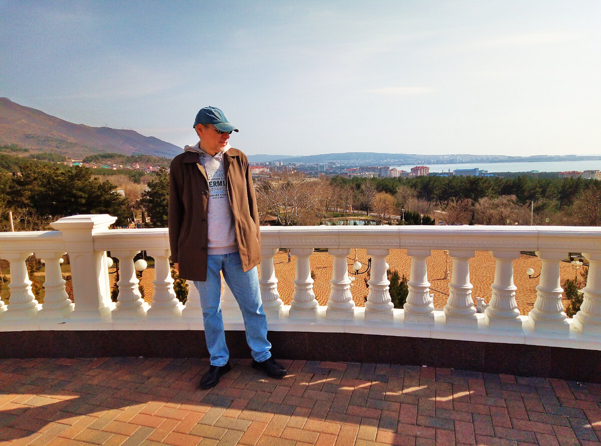 Михаил Лекс, автор рассказа и канала. Геленджик, Северный район, Андреевский парк