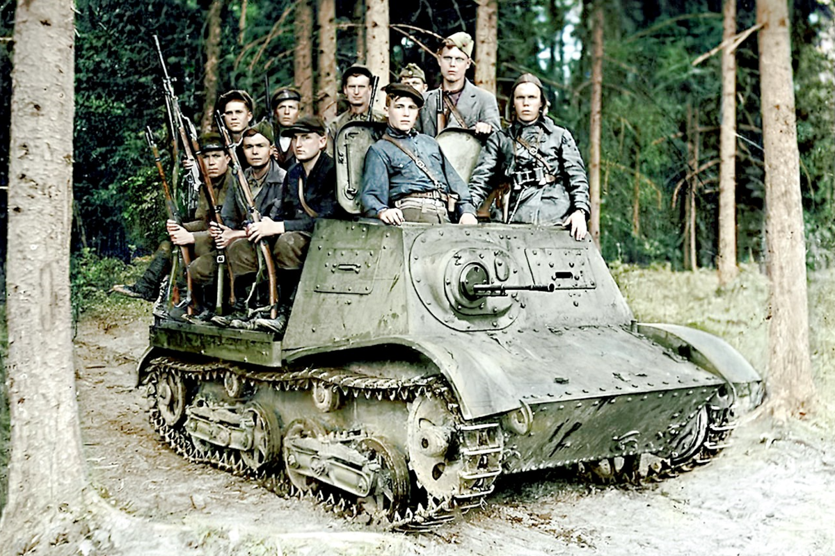 Партизаны на тягаче, лето 1943 г.