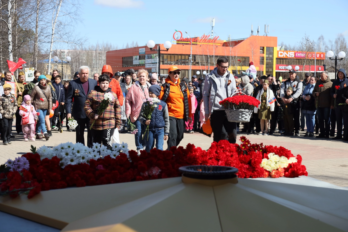 Нефтеюганск 11 микрорайон. Пожар в нефтеюганске сейчас. Сегодня день памяти воинов интернационалистов +нижневартовск. Нефтеюганск сегодняшний новости. Нефтеюганск сегодня.