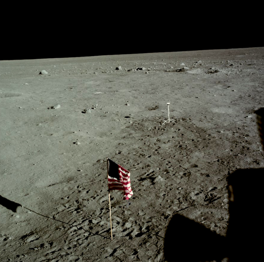 Какой флаг луны. Флаг США на Луне. Аполлон 18 / Apollo 18 (2011). Снимки флага США на Луне со спутника. Фотографии миссии Аполлон-11
