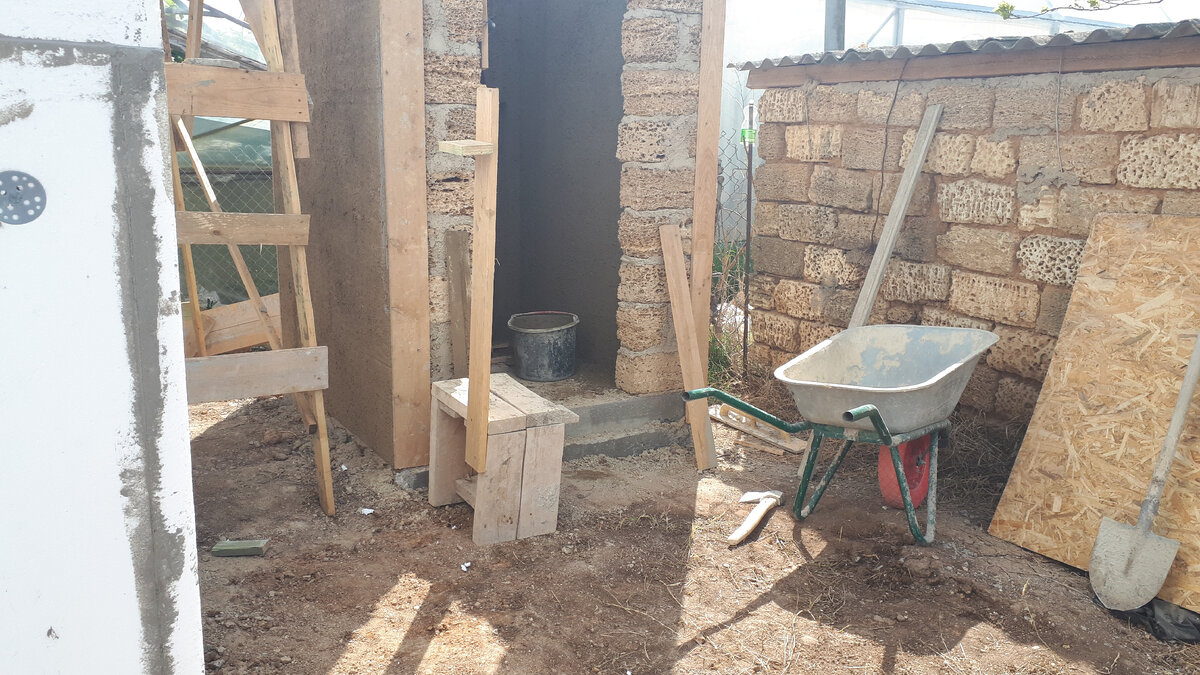 Построили из остатков камня "ракушняка"