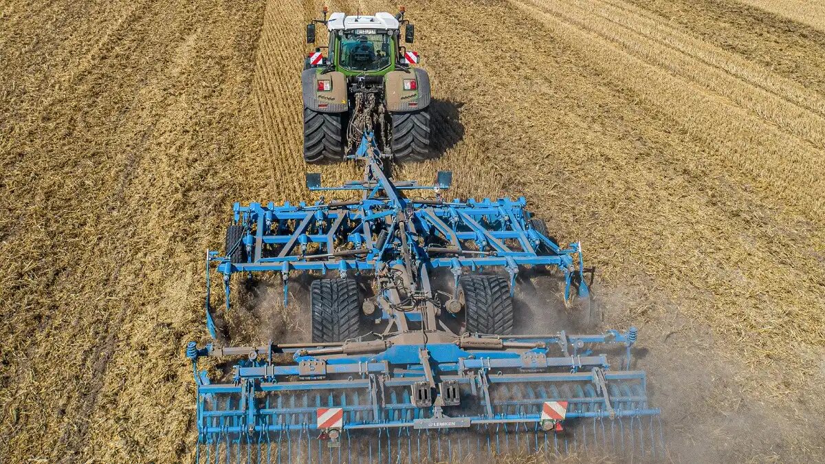 Фото: Lemken Новый культиватор Lemken Karat 10 в работе