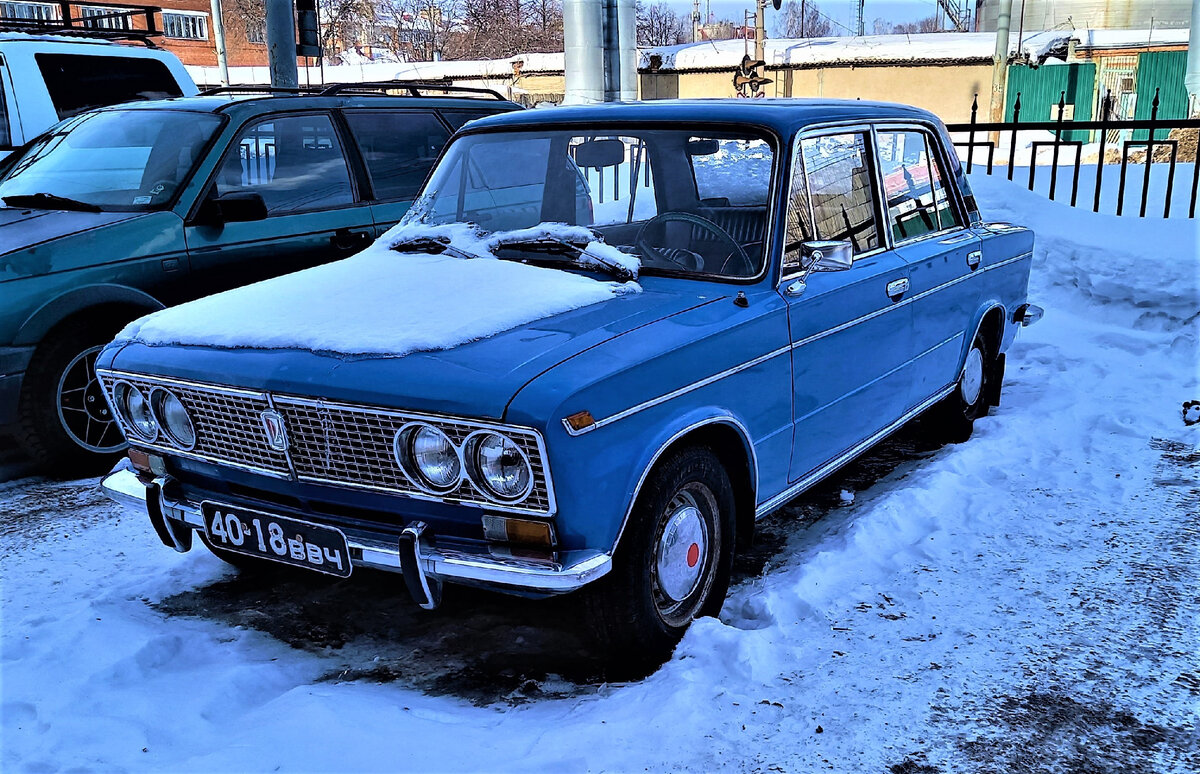 Автопроизводители начали устанавливать по 4 фары на Жигули ВАЗ-2103, Москвич-412, Волга-24. Требования освещения дороги легковым автомобилям в некоторых странах Европы изменились в 70-х годах.-1-2