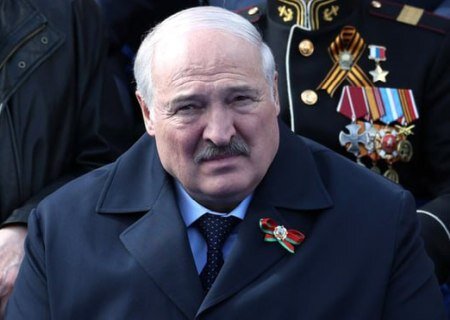    Александр Лукашенко несколько дней не появляется на публике. Белорусы, россияне и украинцы обсуждают, что с ним может быть