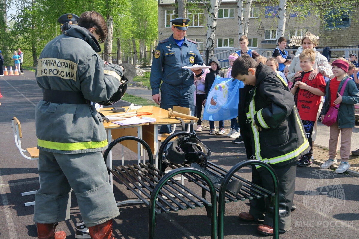 👩‍🚒 Дружины юных пожарных приняли участие в пожарной эстафете «Огнеборец»  | МЧС Прикамья | Дзен