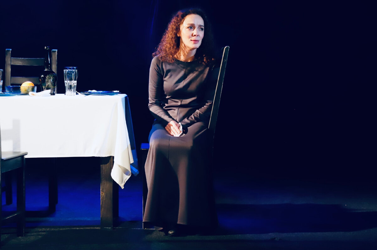 Фото спектакля из социальной сети театра драмы Кемерово